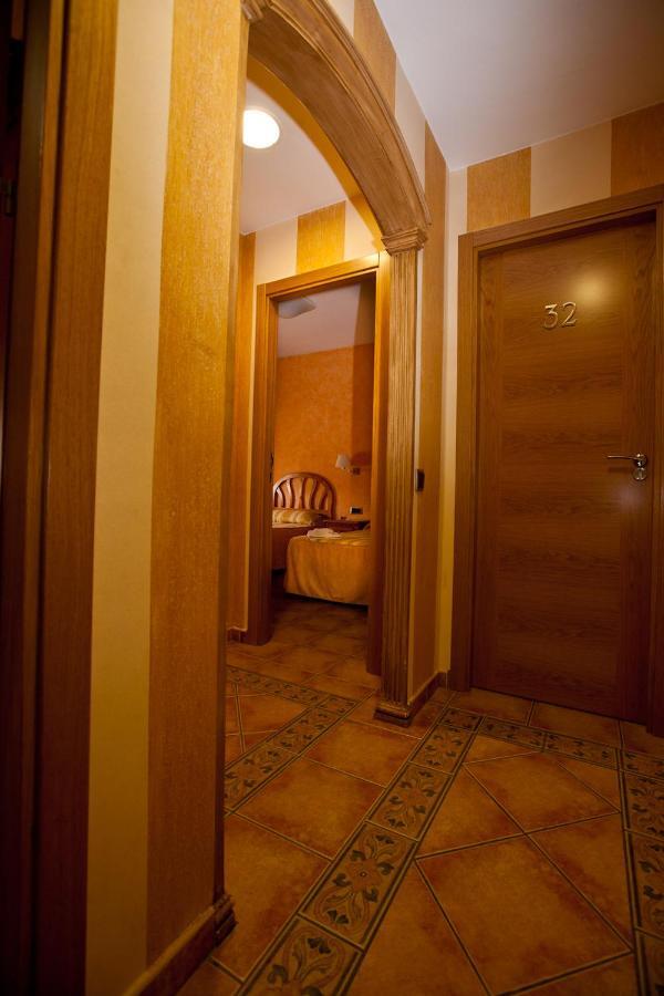 Hostal Castilla موثيخون المظهر الخارجي الصورة